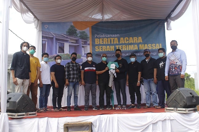 Pelaksanaan Berita Serah Terima Massal yang dilakukan developer Manakib Realty di Kota Bogor, Jawa Barat. 
