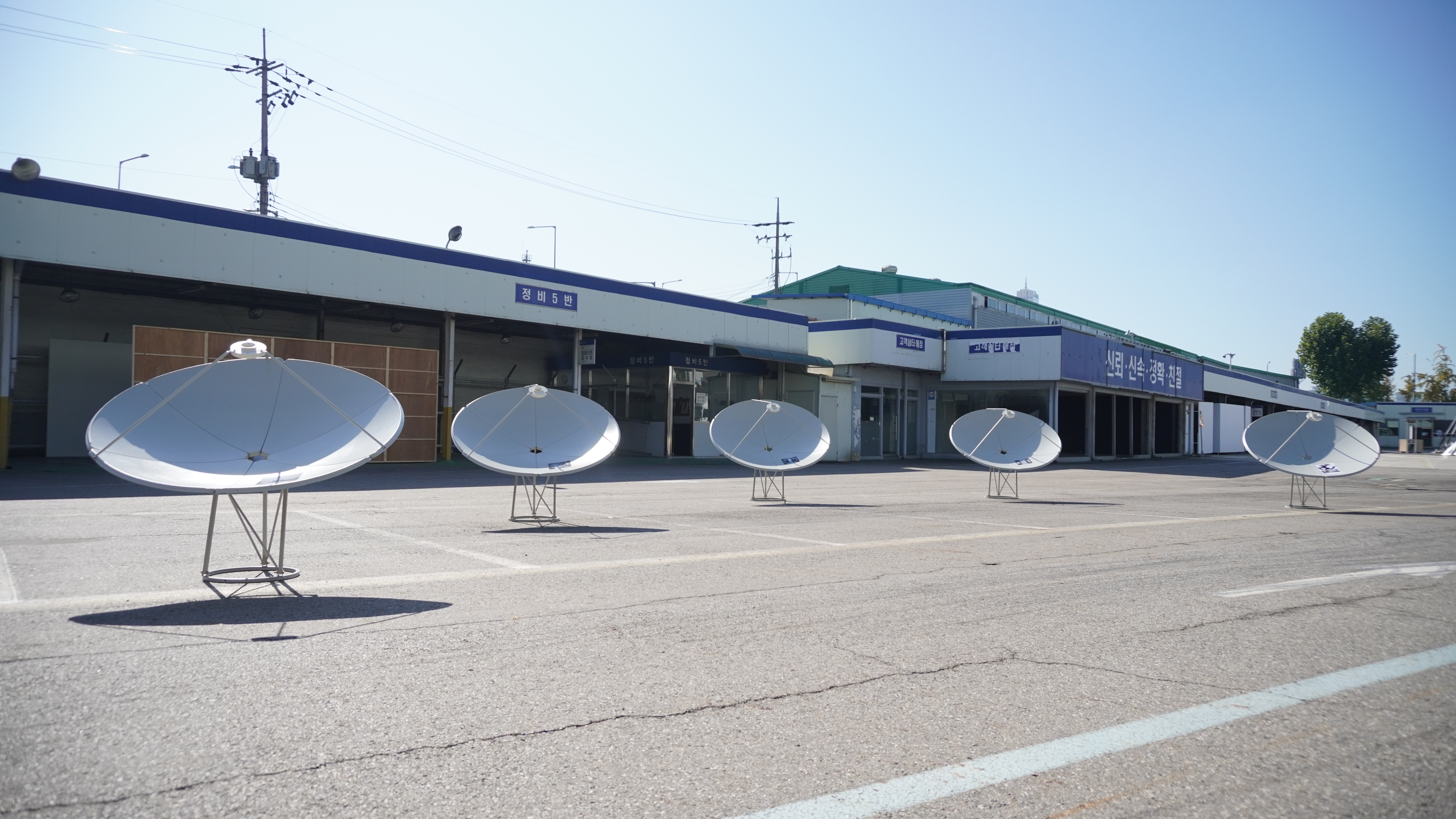 Ilustrasi karya Post Human & Art