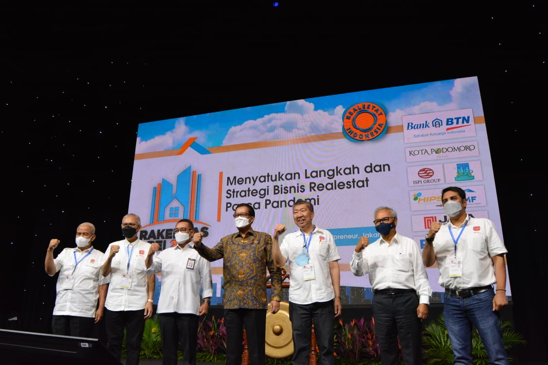 Momen pembukaan Rakernas REI 2021