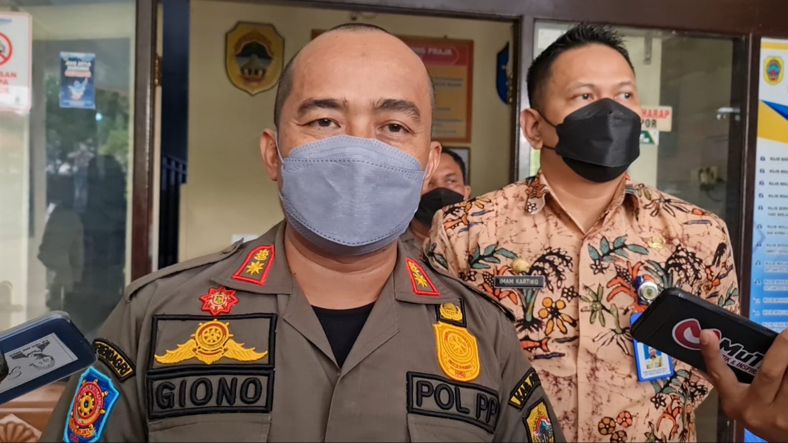 Kepala Satpol PP Pati Sugiyono usai pemanggilan Kepala Desa yang terbukti melanggar PPKM karena berkaraoke, Kamis (30/12).
