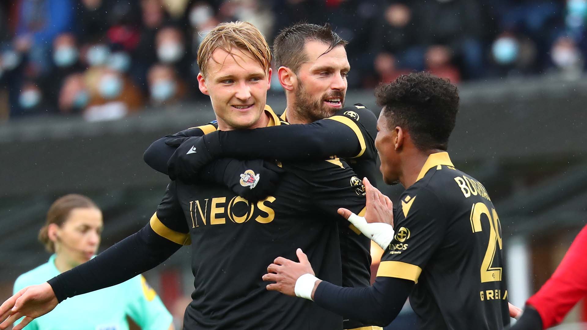 Pemain Nice merayakan kemenangan atas Brest