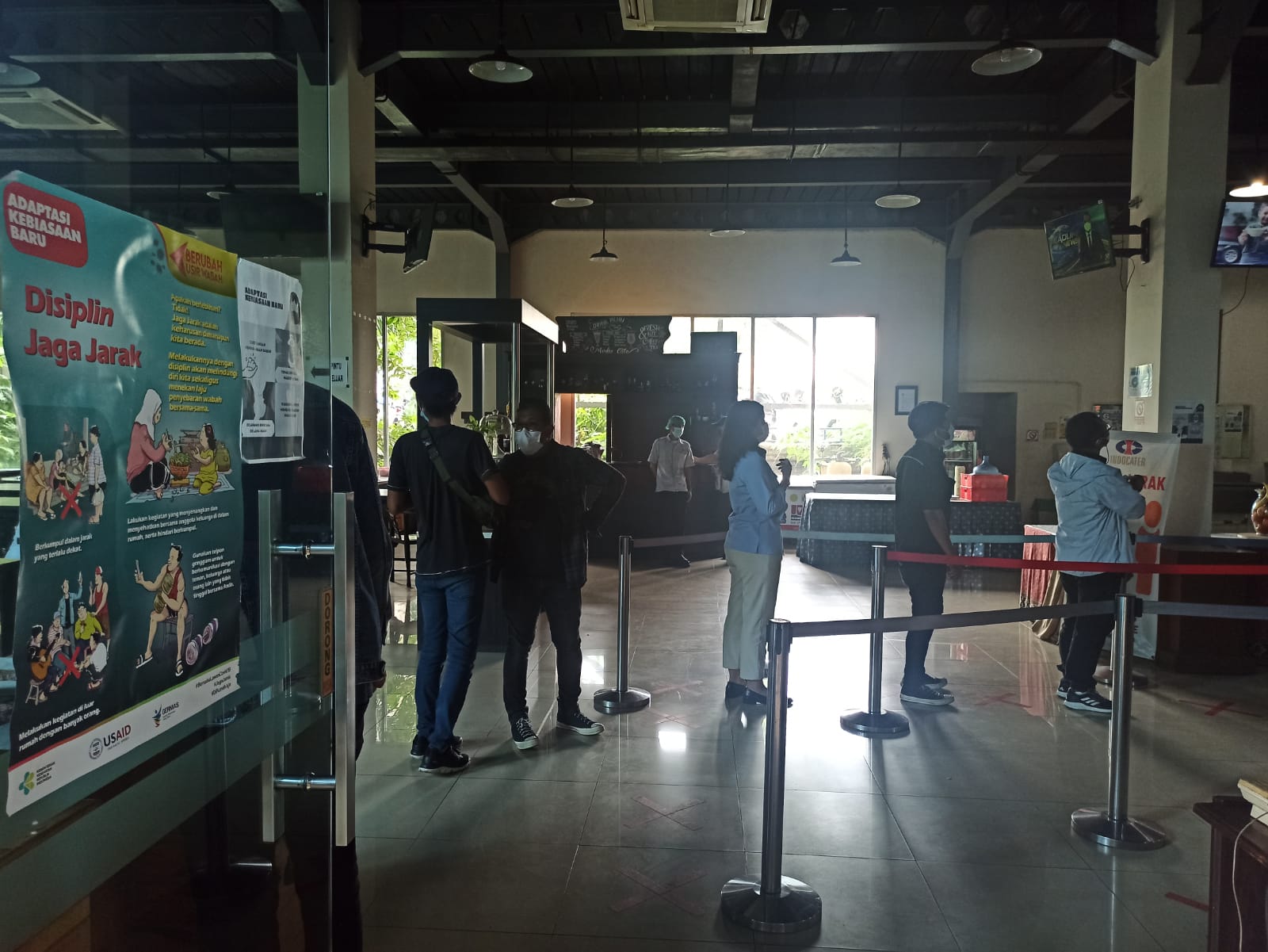 Media Indonesia menerapkan protokol kesehatan dalam mencegah penularan covid-19.