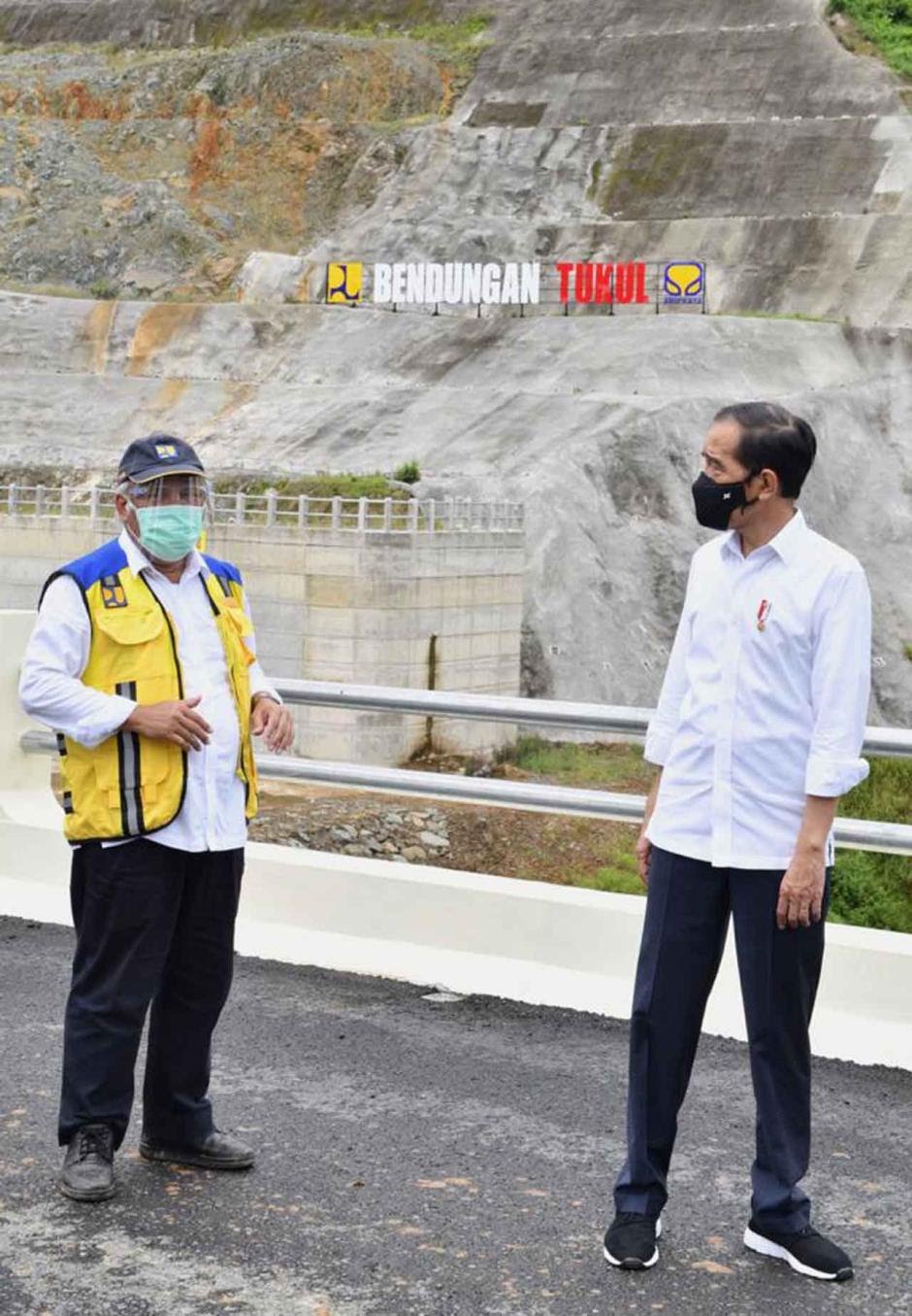 Presiden Joko Widodo dan Menteri PUPR Basuki Hadimuljono