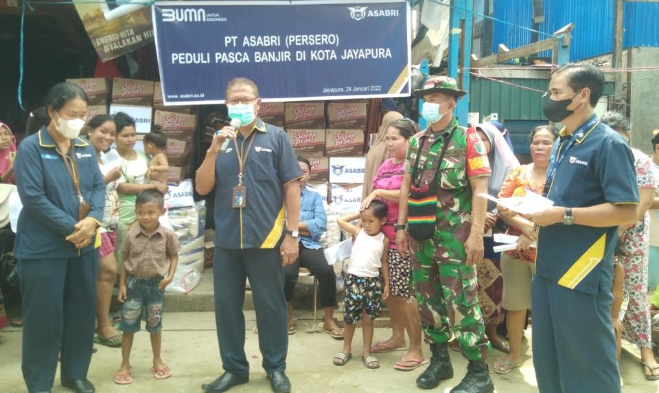 Pr Asabri memberi bantuan kepada korban banjir di Jayapura, Papua.
