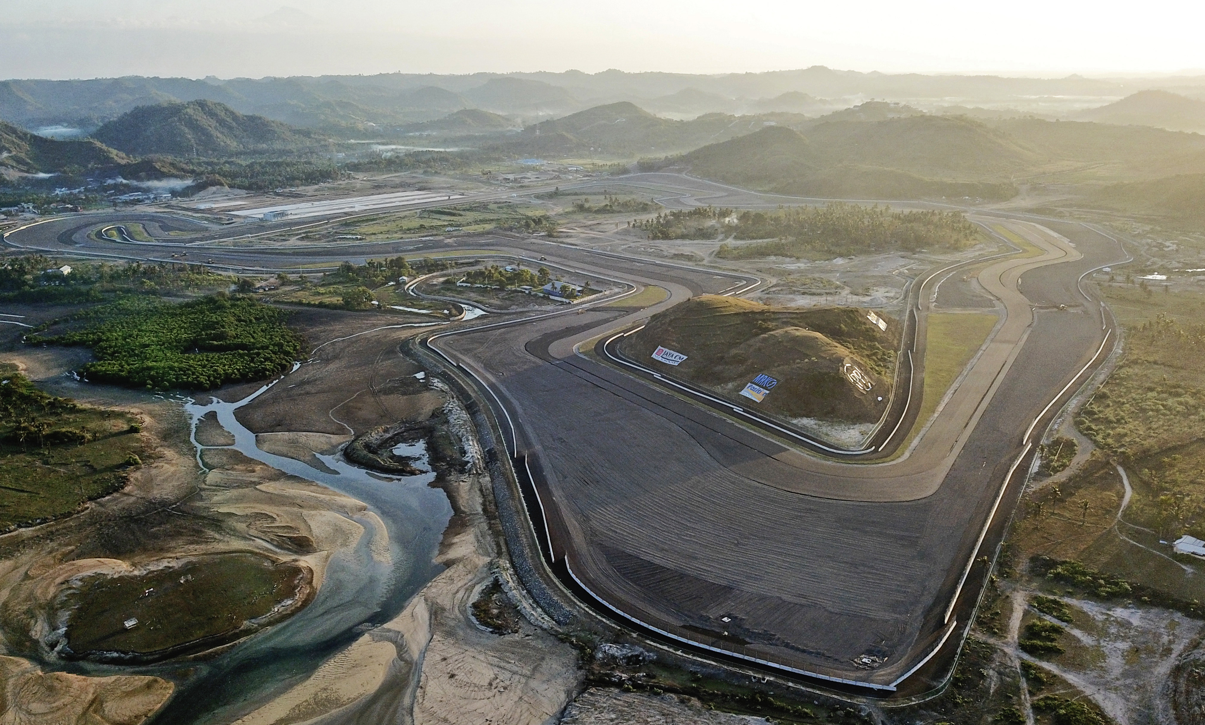 Foto udara Sirkuit Mandalika, Lombok, Nusa Tenggara Barat.