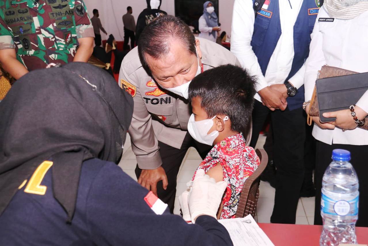 Kapolda Sumsel Irjen Pol Toni Harmanto saat tinjau vaksinasi anak 6-11 beberapa waktu lalu.