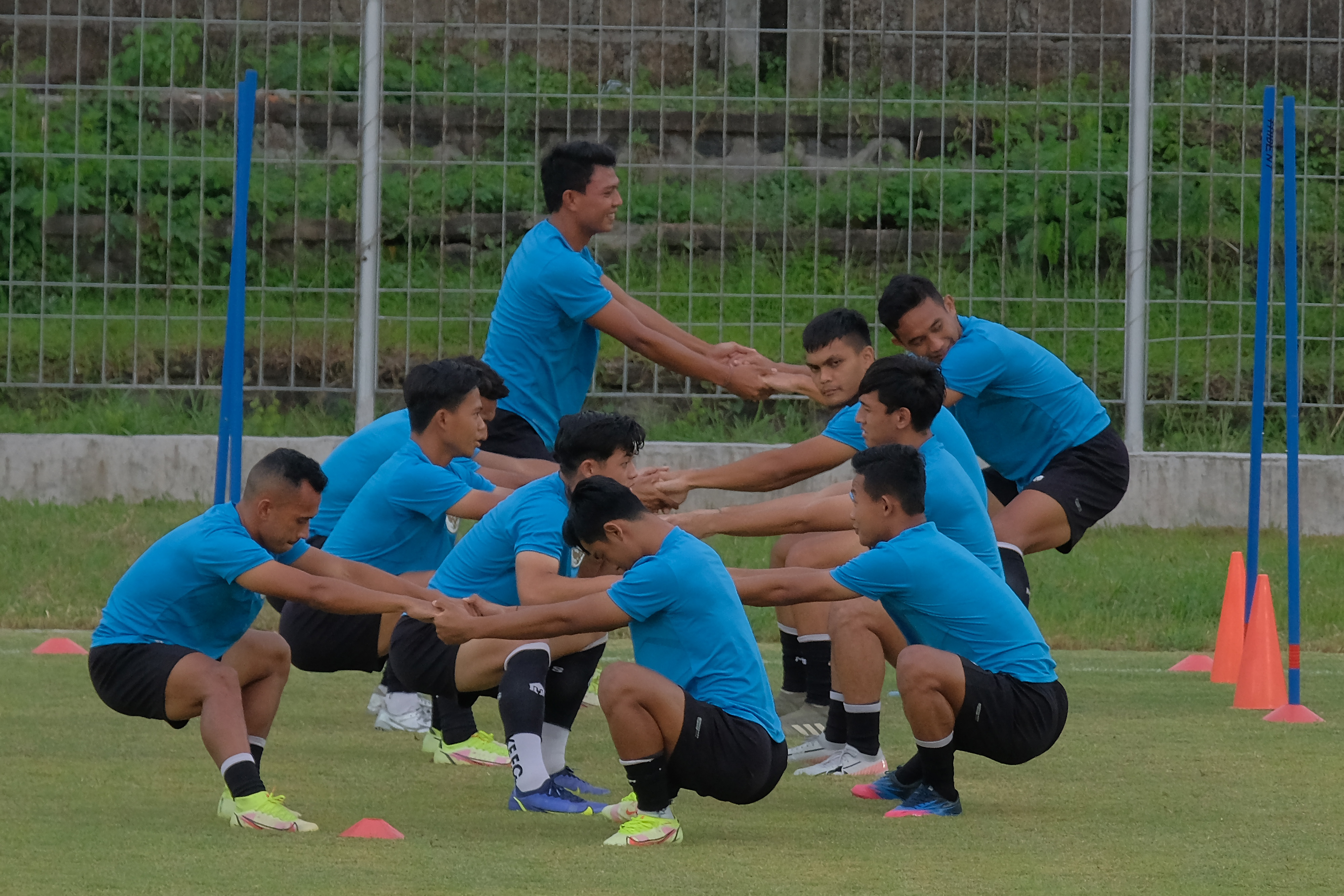 Sejumlah pemain timnas Indonesia menjalani proses latihan