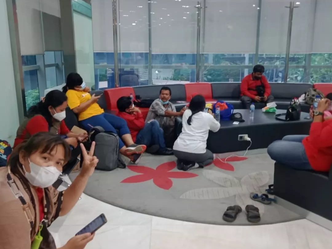 Tuntut Dana Kembali, Korban Asuransi Bermalam di Kantor Prudential