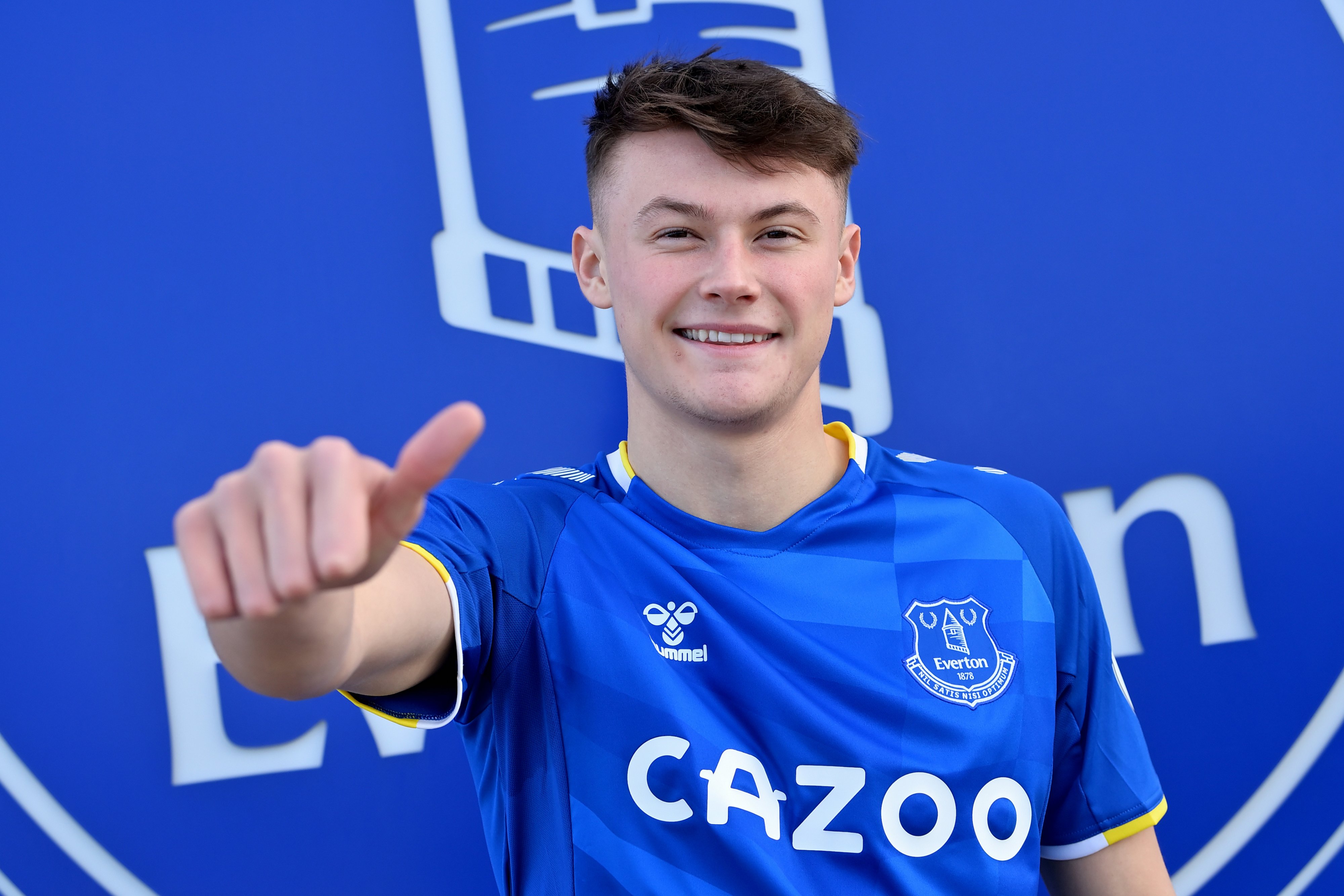 Bek kanan Everton Nathan Patterson