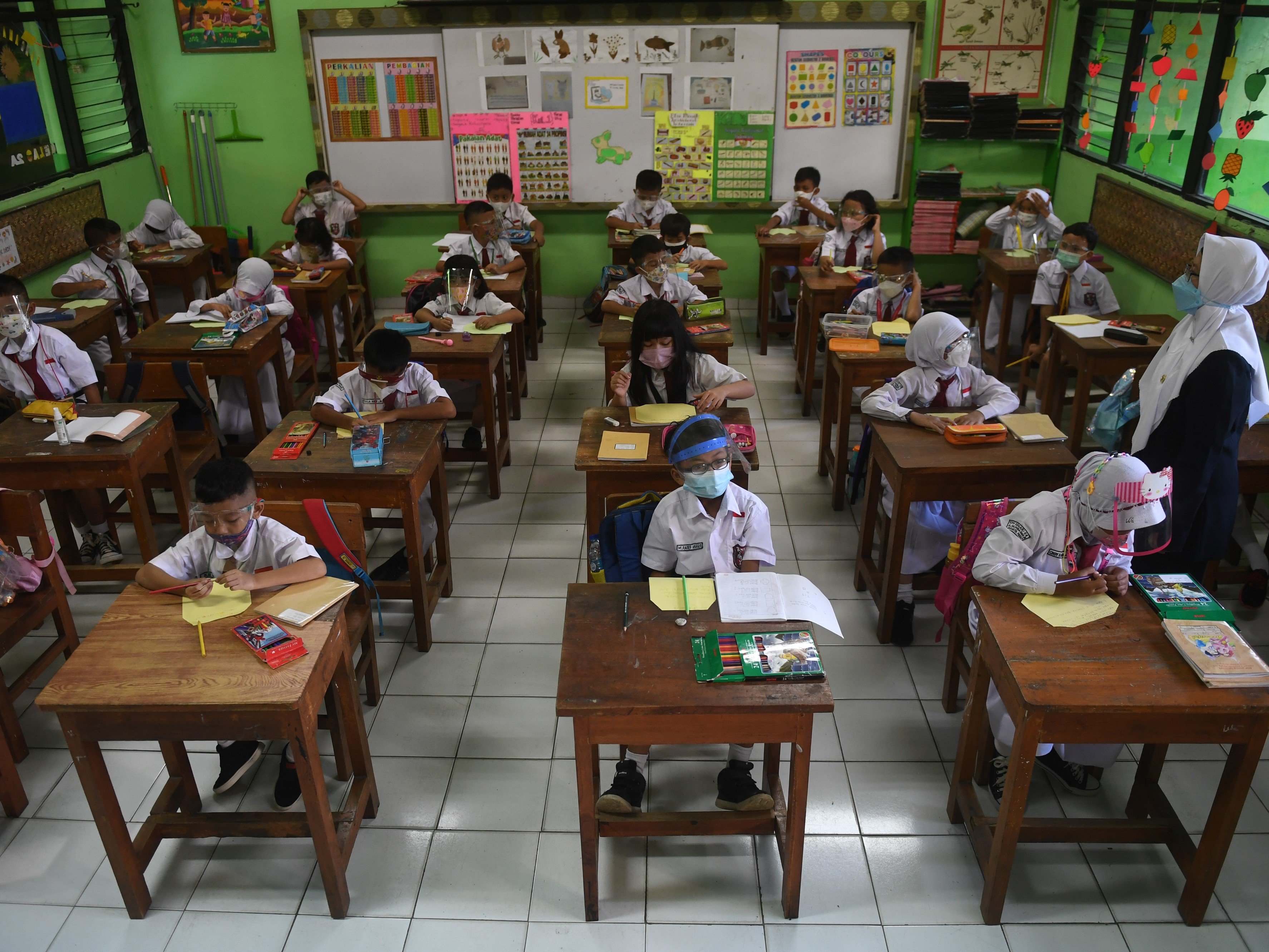 PTM 100%, Kemendikbud-Ristek Harap Sektor Pendidikan Segera Pulih