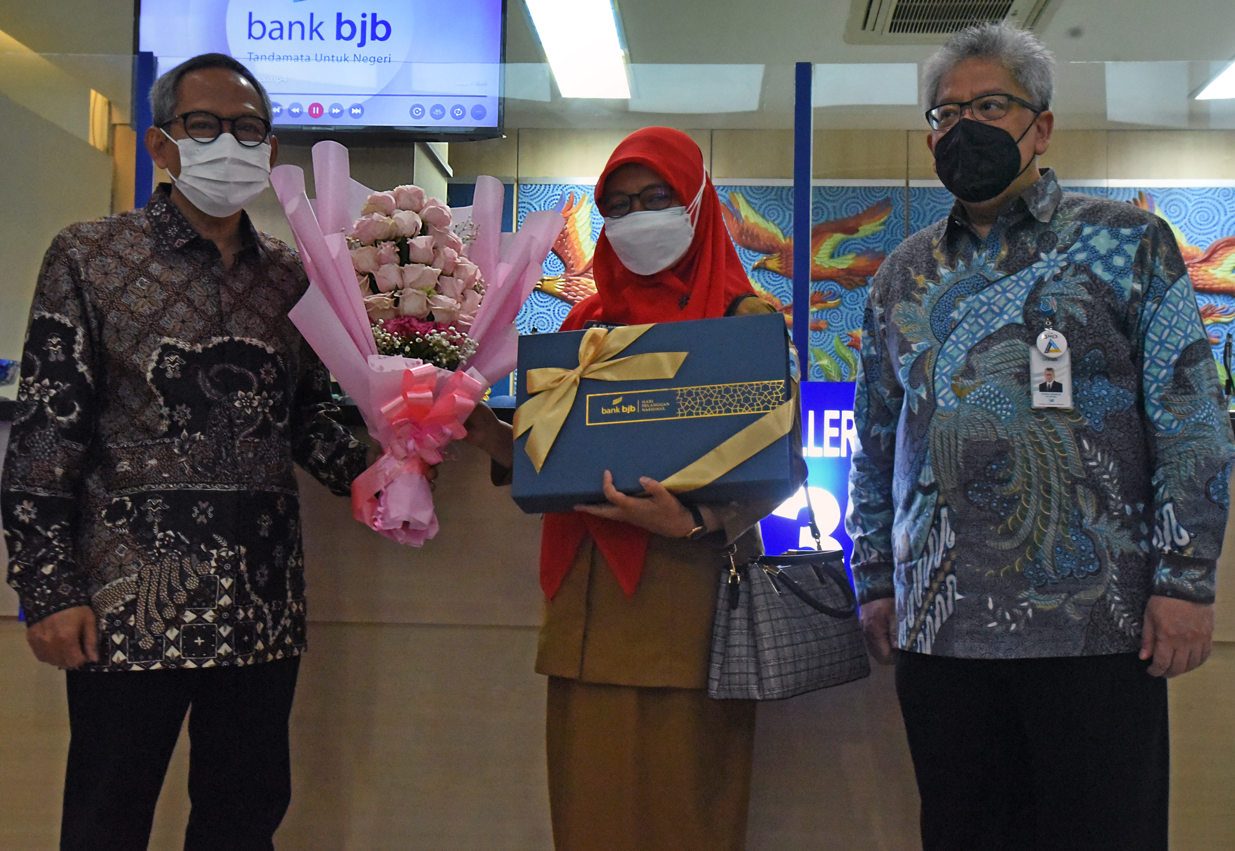 Direktur Utama BJB Yuddy Renaldi (kanan)