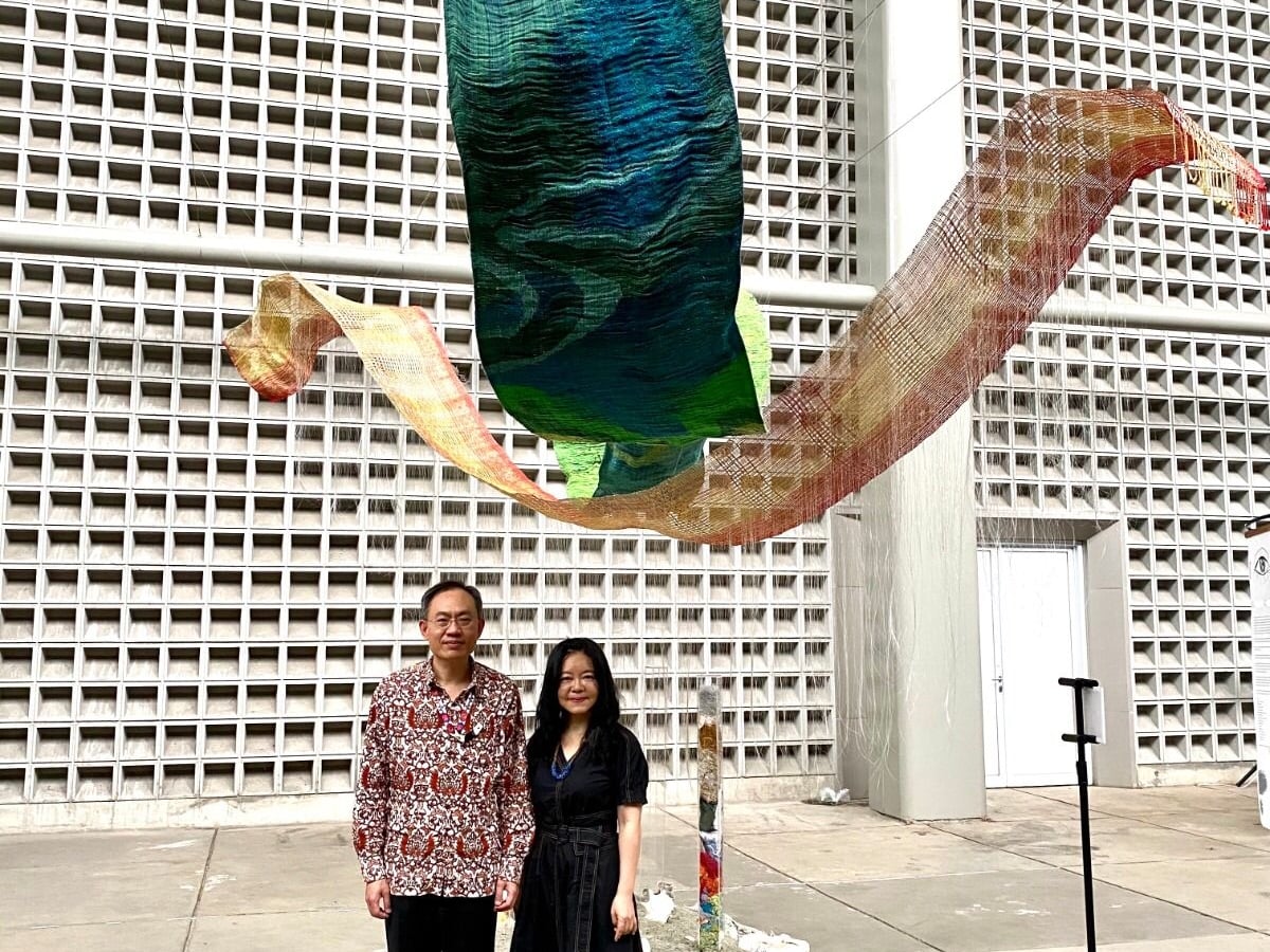 Wakil Kepala TETO Chen Sheng Peng dan Kurator Sandy Lo mengunjungi karya Linking oleh seniman Taiwan Yuma Taru dan Komunitas Kahe.