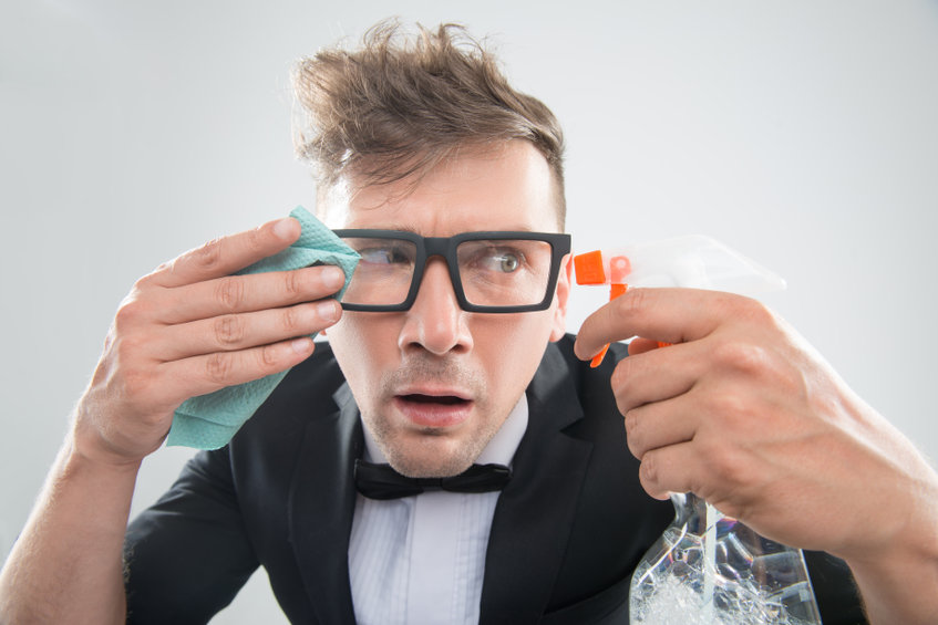 Semprotan antiembun(antifogging) kaca mata ternyata menyimpan risiko. 