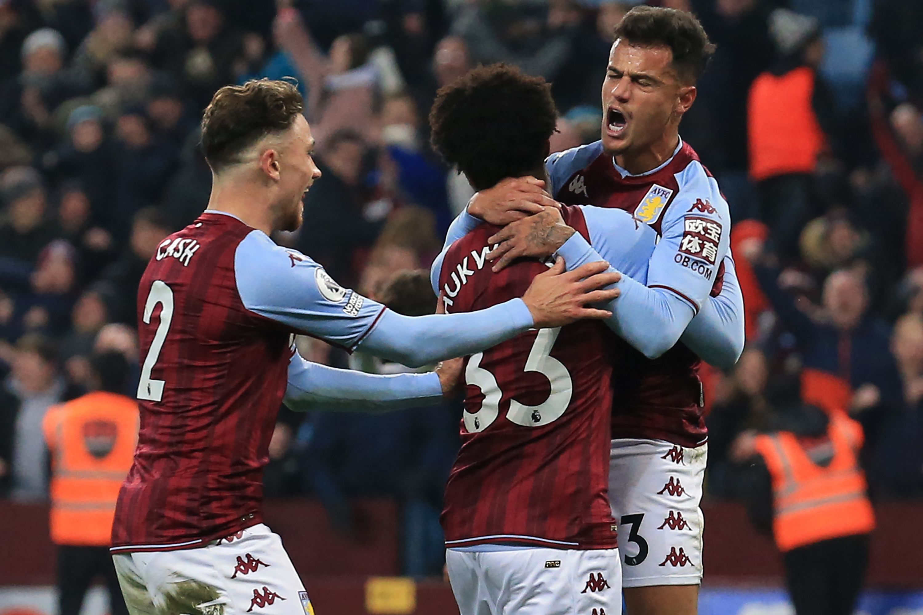 Gelandang Aston Villa Philippe Coutinho melakukan selebrasi usai mencetak gol ke gawang Manchester United di laga Liga Primer Inggris. 