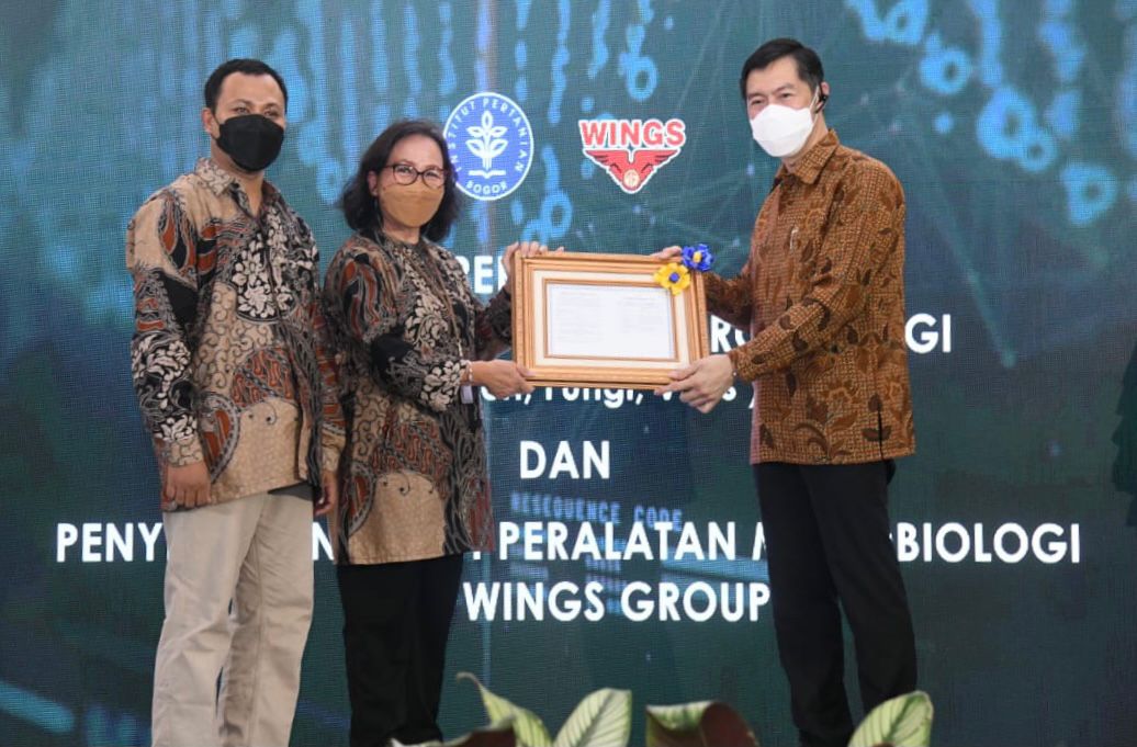Wings Group dan IPB meresmikan laboratorium mikrobiologi untuk uji virus produk  di Kampus Baranangsiang, Bogor.
