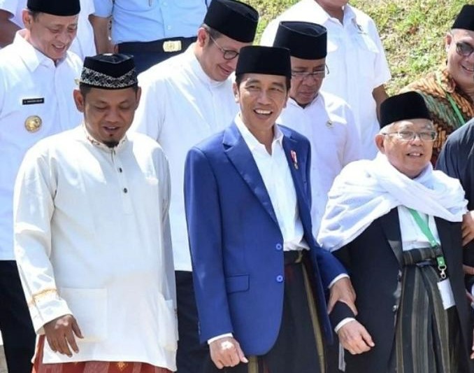 Ketua PB Al Khairiyah, H Ali Mujahidin (kiri) saat mendampingi kunker Presiden Jokowi dan Wapres Ma'ruf Amin di Banten, beberapa waktu lalu.