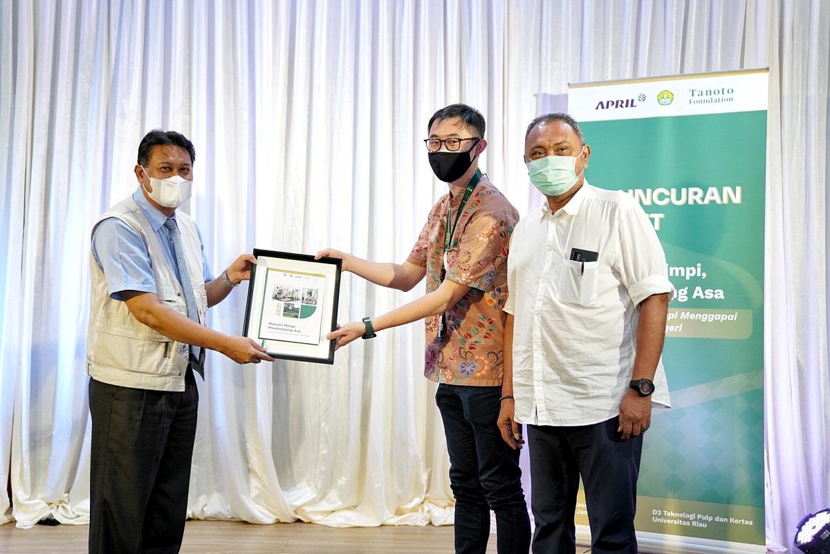 Acara peluncuran buku 'Menulis Mimpi, Membentang Asa: Tutur Pejuang Mimpi Menggapai Prestasi untuk Negeri'