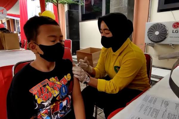 Vaksinasi 6-11 Tahun di Sukabumi Sasar Anak Jalanan