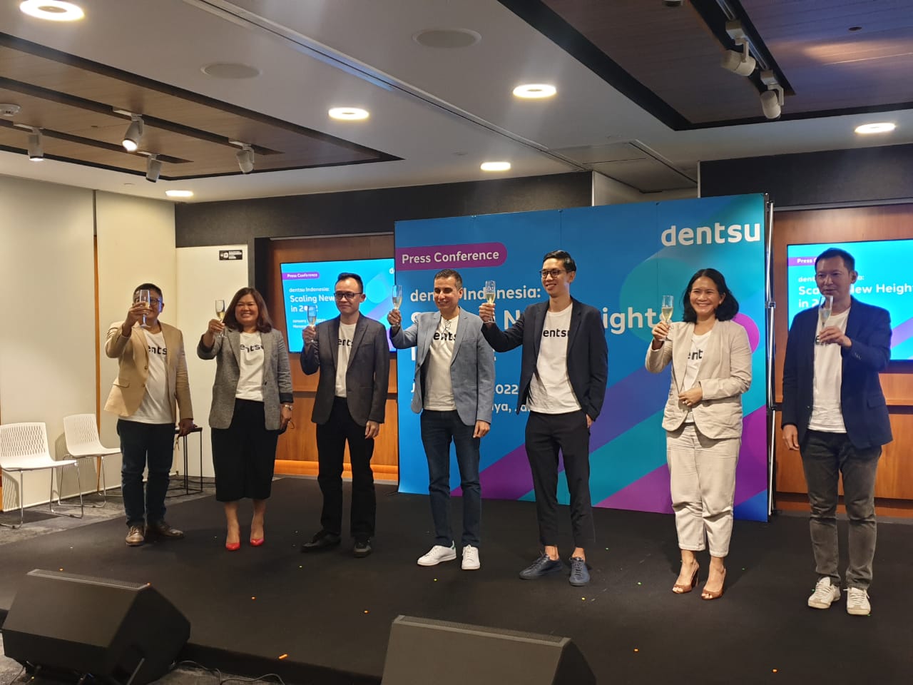 Jumpa pers Scaling New Heights di Kantor Dentsu Indonesia, Jakarta Selatan, Senin (17/1/2022).    