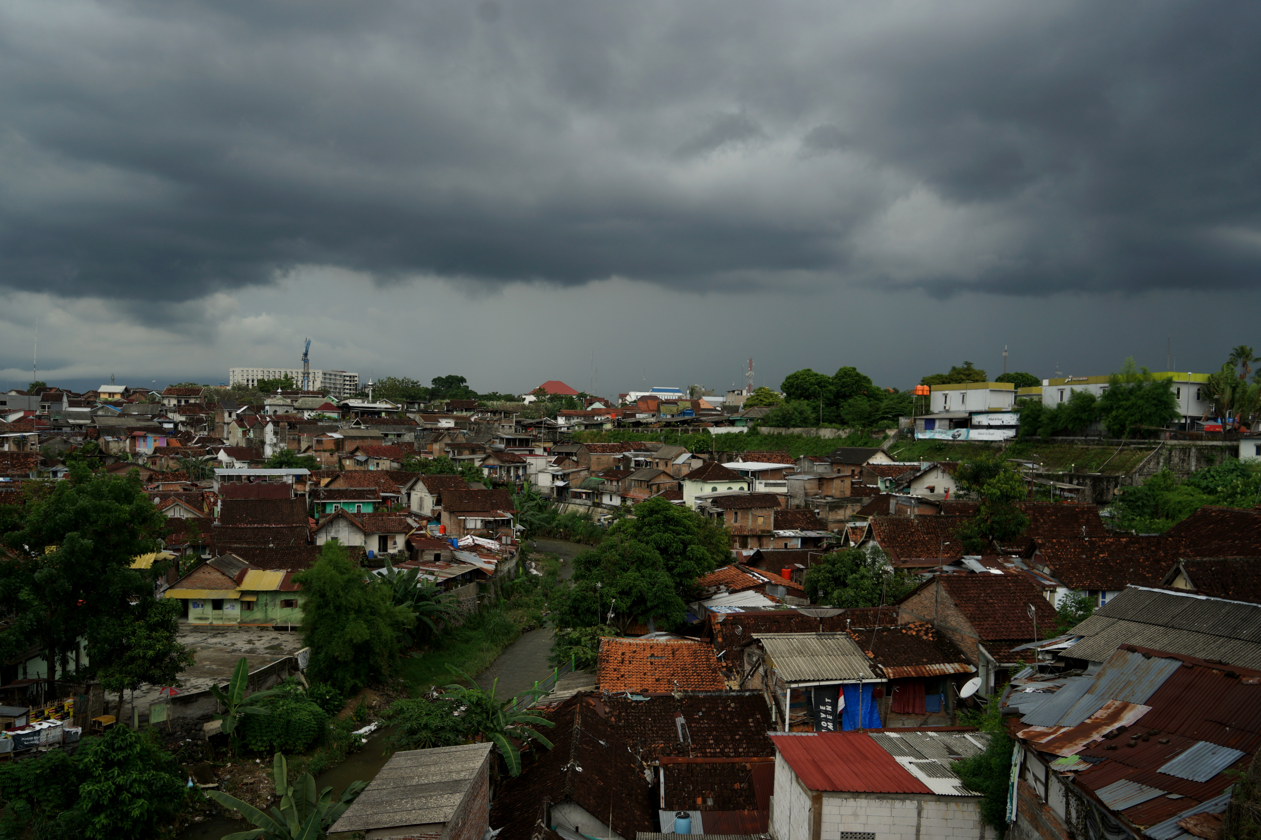  Awan mendung di atas Kota Yogyakarta, Rabu (17/11/2021).