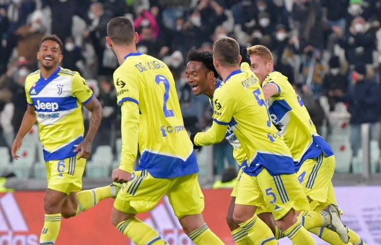Para pemain Juventus melakuan selebrasi usai mencetak gol ke gawang Sampdoria di laga Coppa Italia.