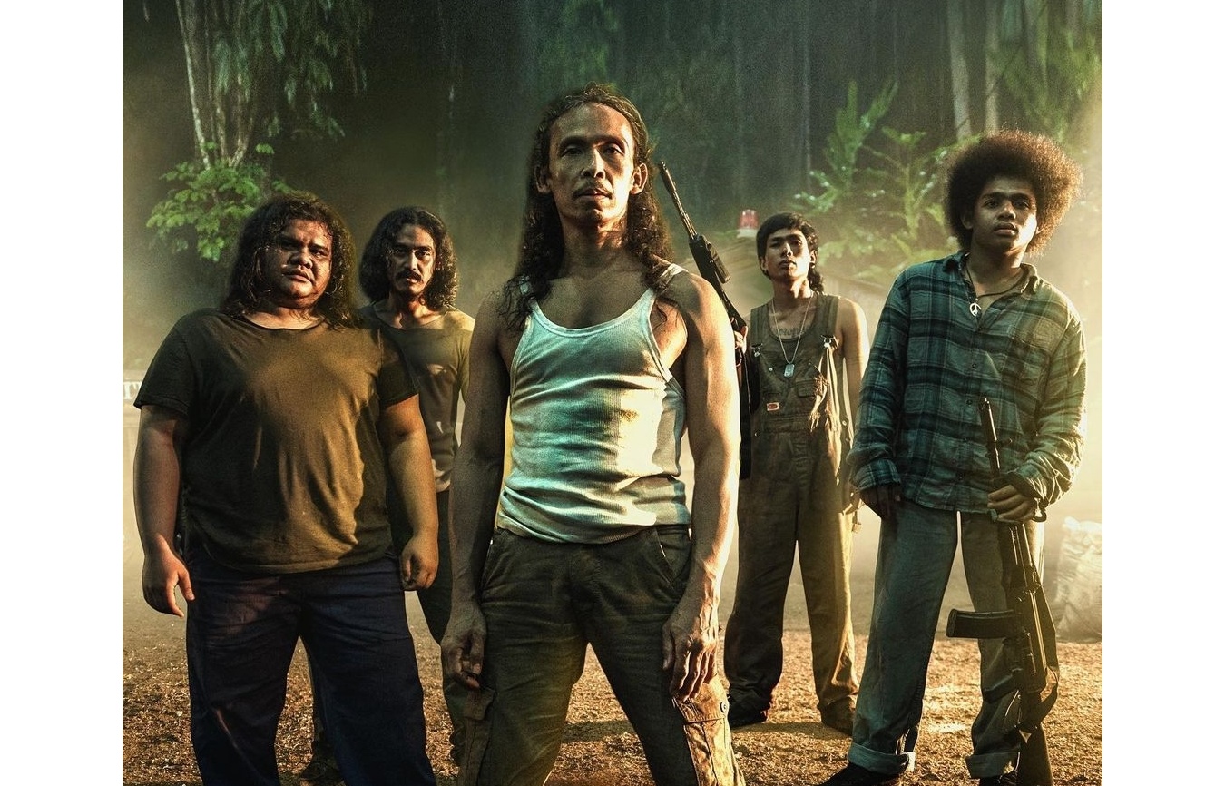 Aktor Yayan Ruhiyan (tengah) dalam film Ben & Djody (2022).