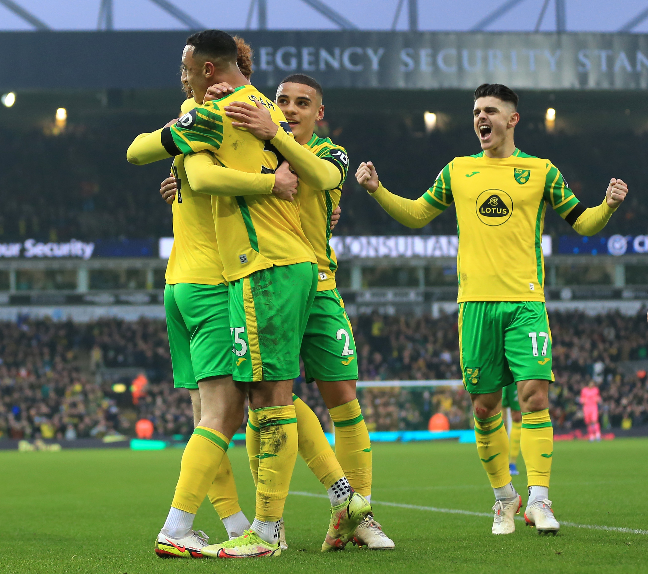 Pemain Norwich merayakan kemenangan atas Everton