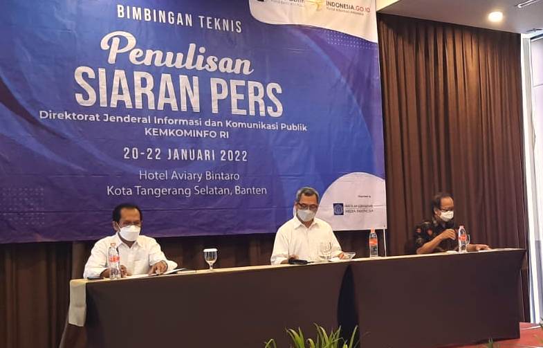 Dirjen IKP Usman Kansong (tengah) dan jajaran pejabat Kemkominfo.