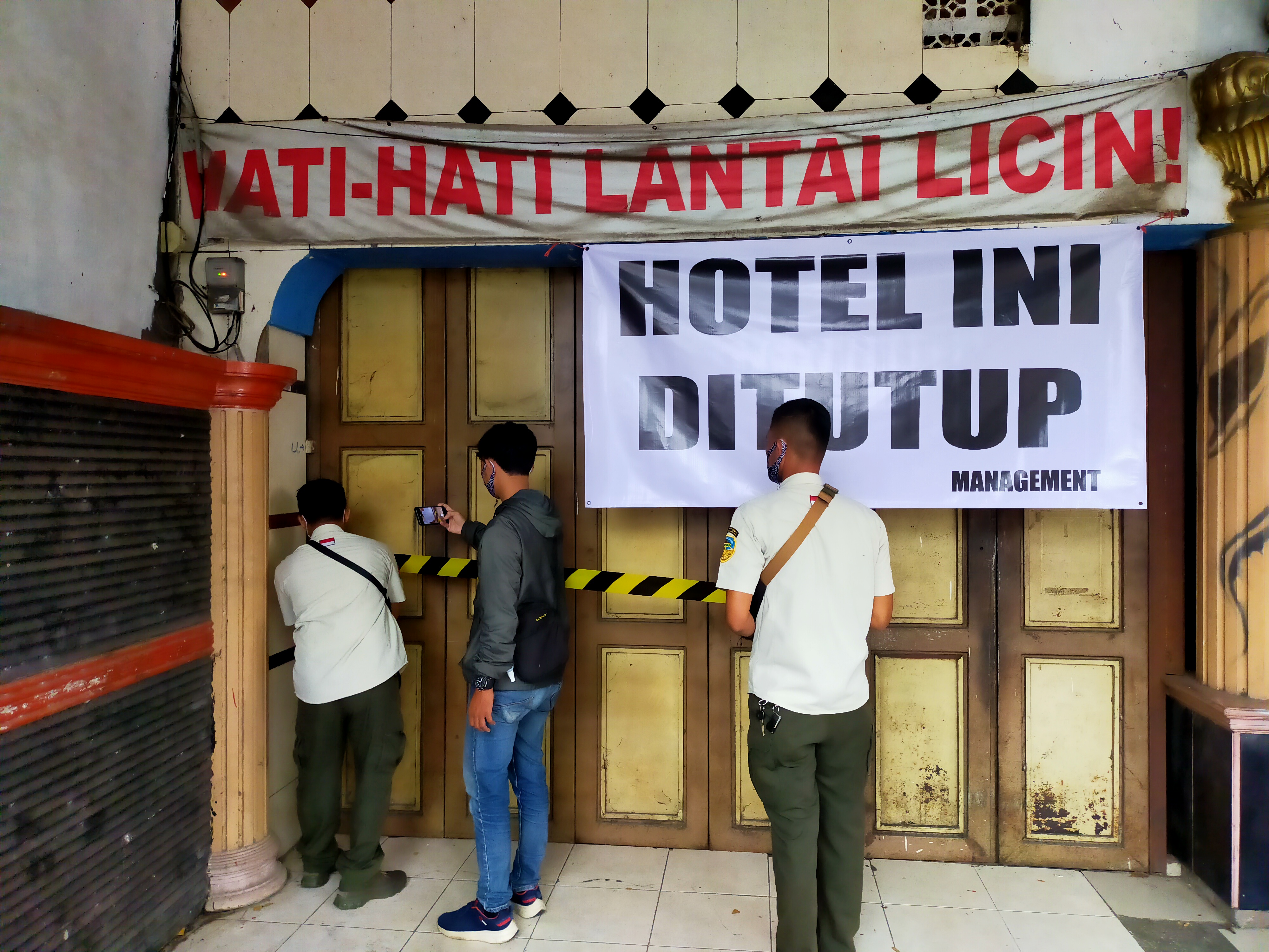 Tiga hotel di Kota Tasikmalaya, Jabar ditutup karena dijadikan tempat prostitusi, Rabu (19/1)