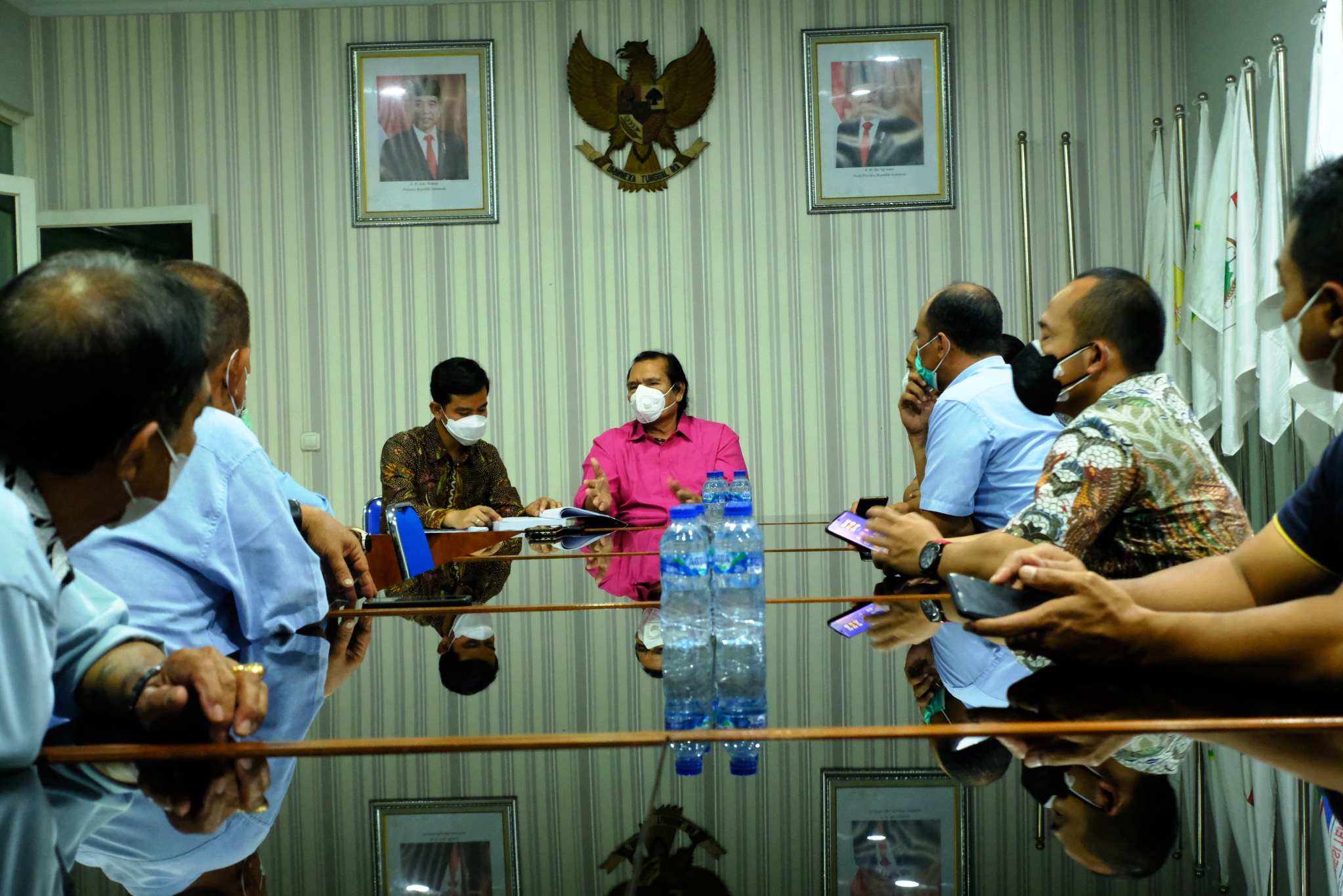 Wali Kota Gibran bertemu dengan pengurus pusat NPC Indonesia yang dikomandoi Senny Marbun di Kentingan, Jebres.