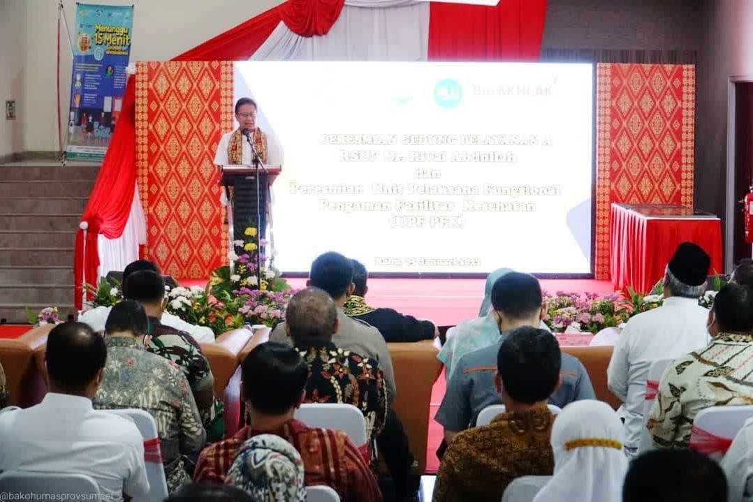 Menkes Budi Gunadi Sadikin saat meresmikan gedung pelayanan A RSUP Dr Rivai Abdullah Palembang, Rabu (5/1/2022).