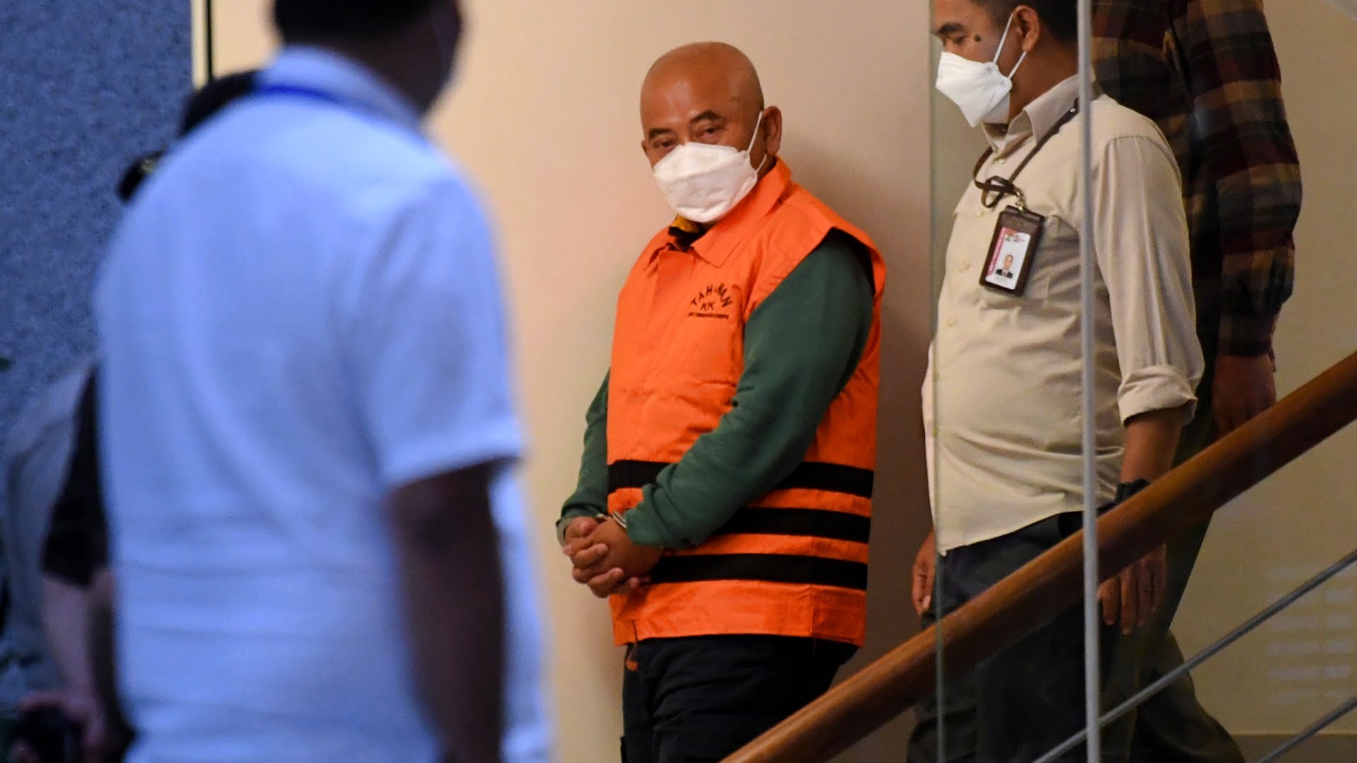 Rahmat Effendi (berompi oranye)