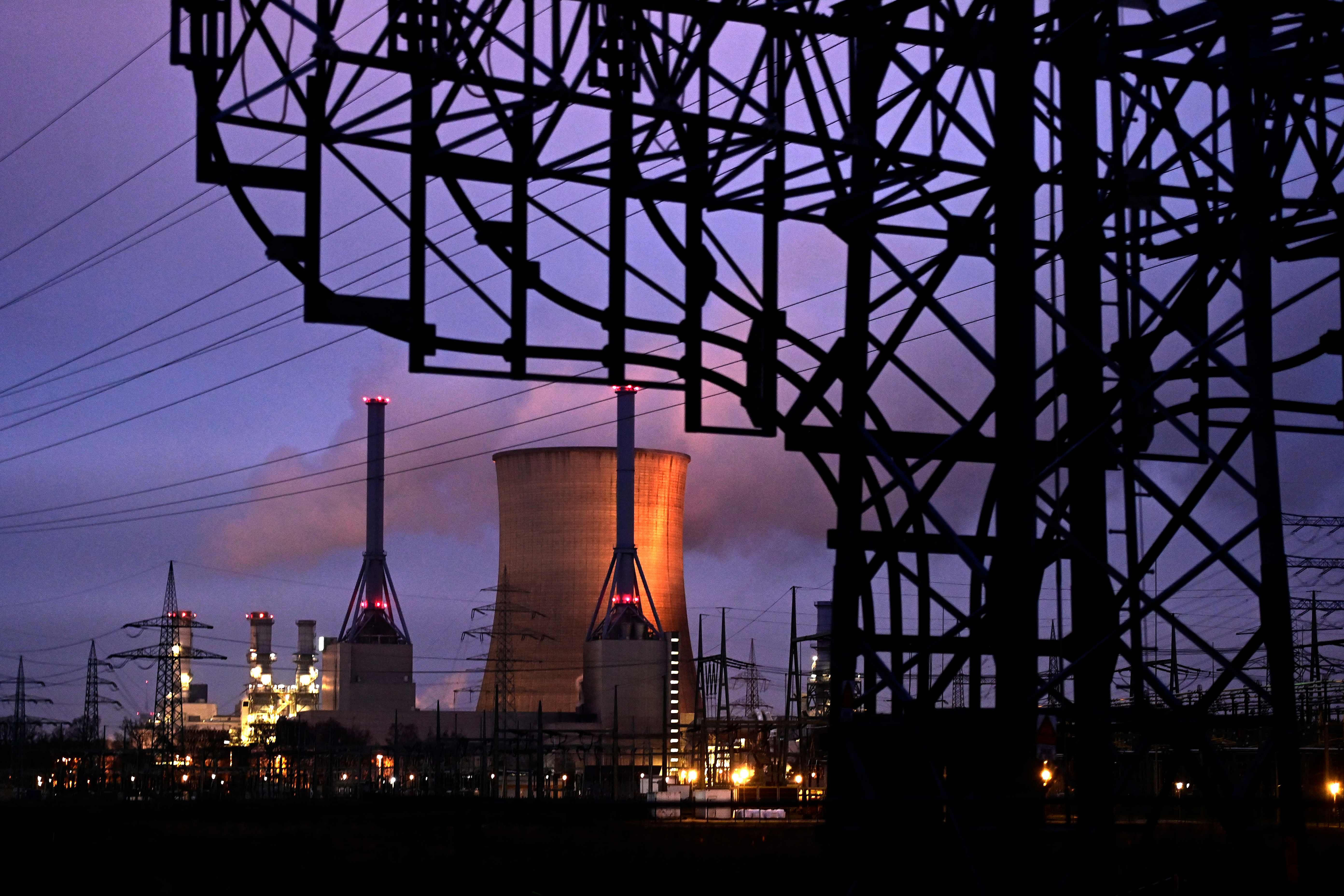 Pembangkit listrik tenaga nuklir di Lingen, Jerman.