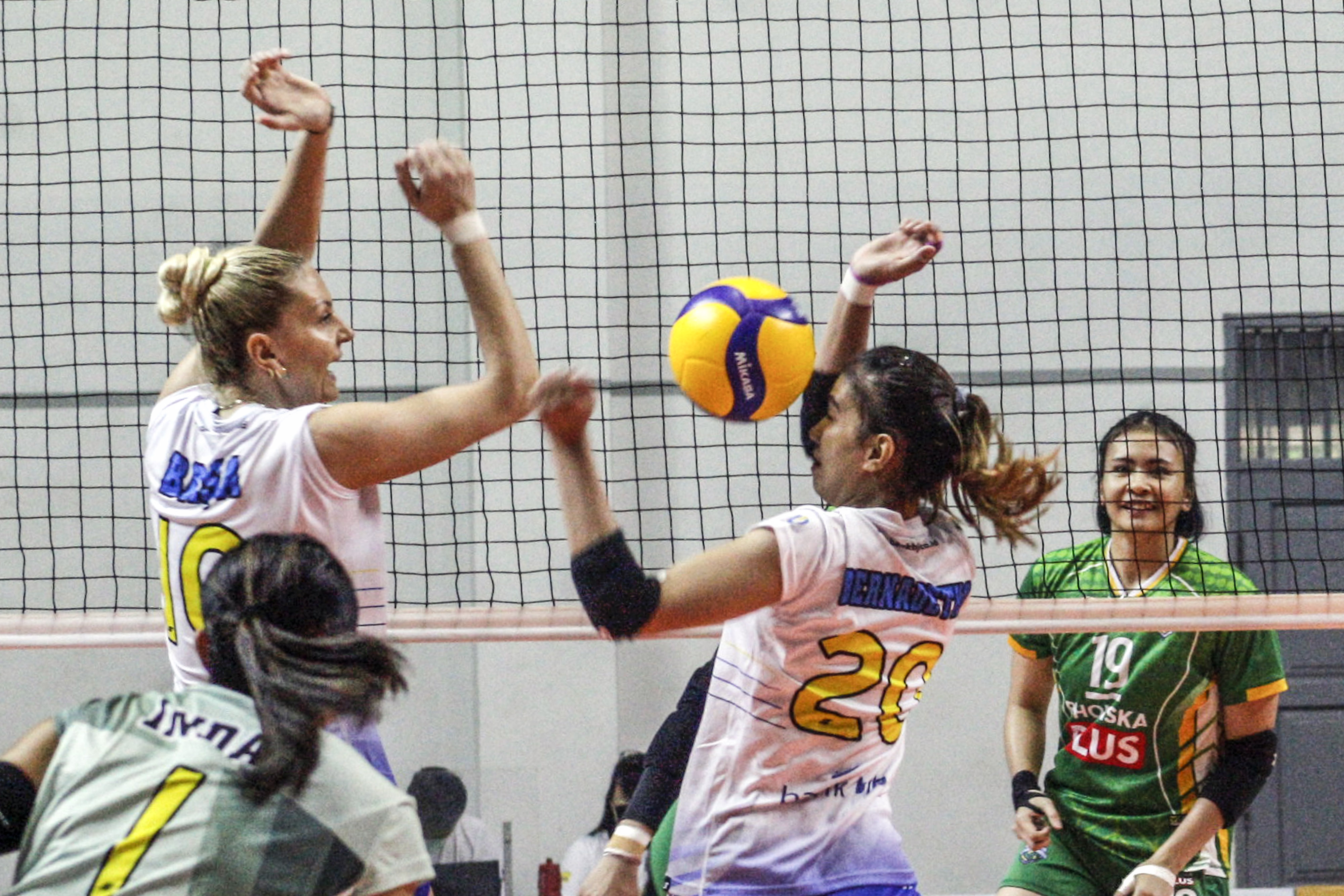 Lag Proliga antara Gresik Petrokimia Pupuk Indonesia dan Bandung bjb Tandamata