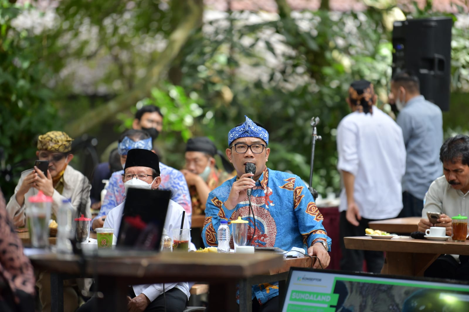 Gubernur Jawa Barat Ridwan Kamil saat berbicara pada diskusi yang Injabar Universitas Padjajaran Bandung