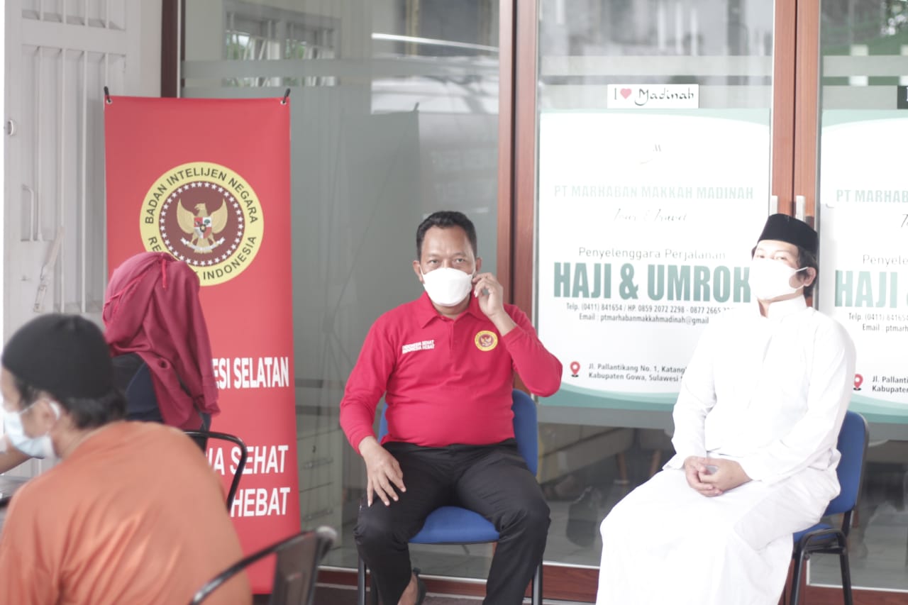Binda Sulsel menggelar vaksinasi untuk calon jemah umrah dan haji, di Kabupaten Gowa, Sulsel, Minggu (23/1)