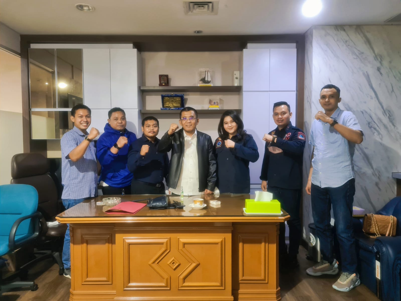 Ketua Komisi A DPRD DKI Jakarta Mujiono (tengah)