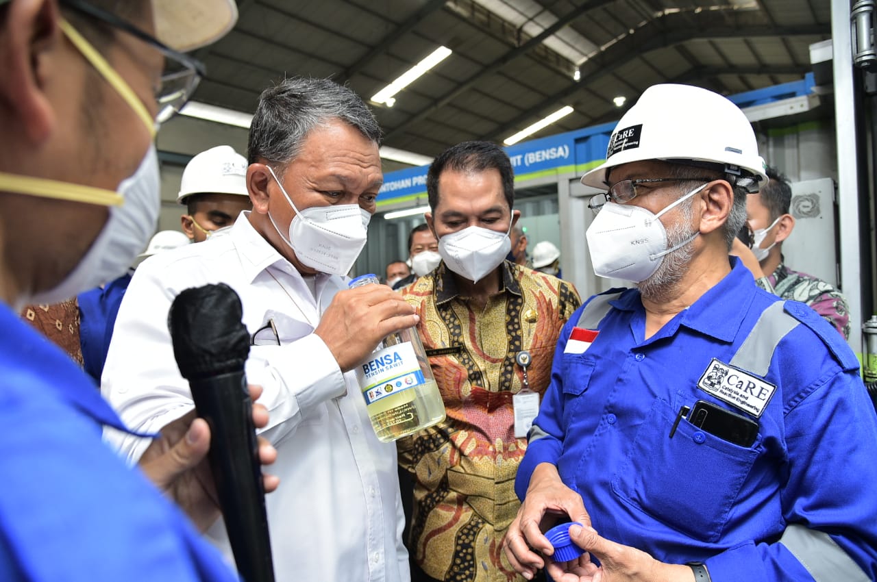 Menteri ESDM Arifin Tasrif melakukan ujicoba Bensa