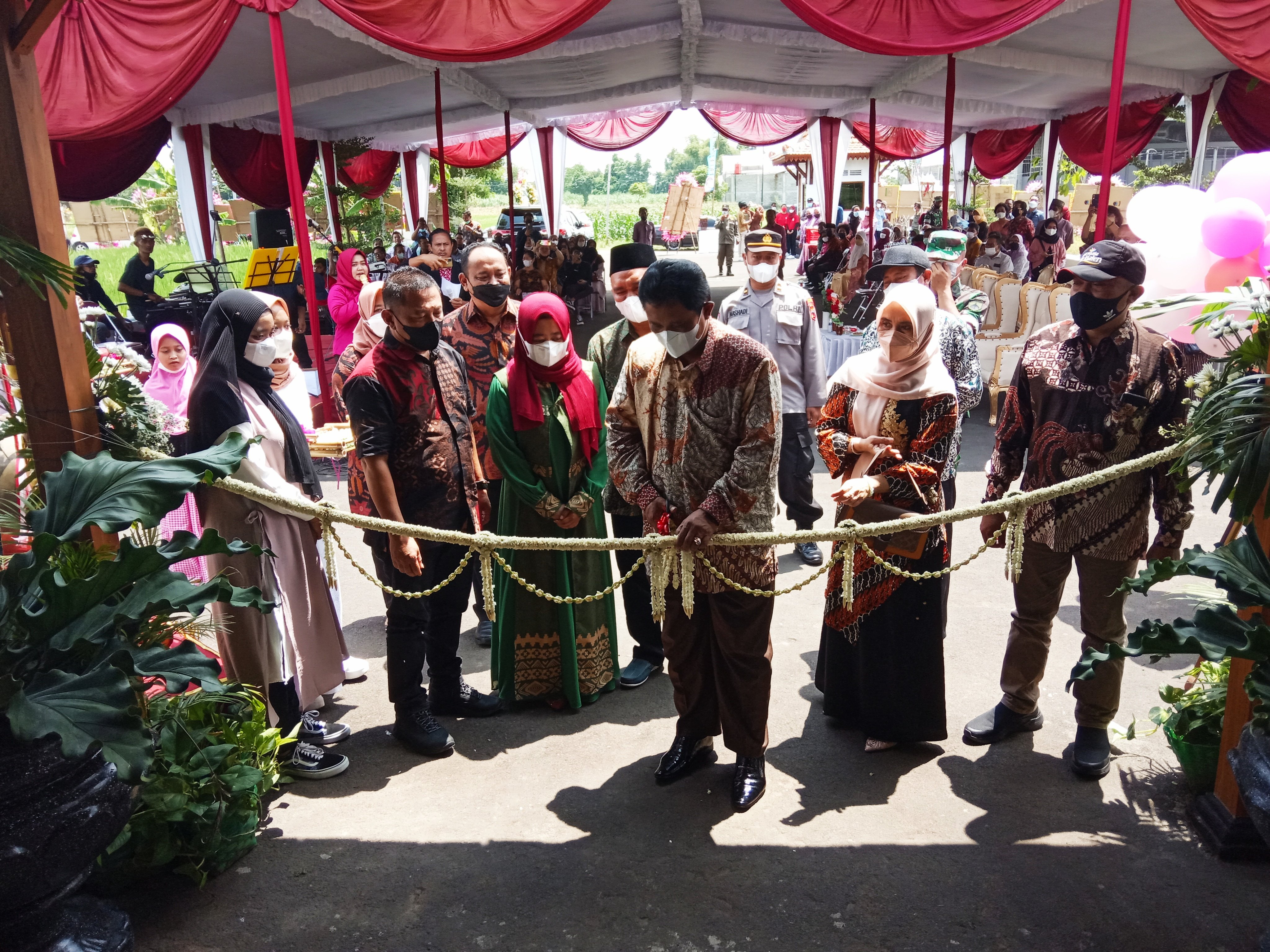 Pusat Kuliner Klaten, Joglo Resto & Coffee Tengah Sawah Resmi Dibuka