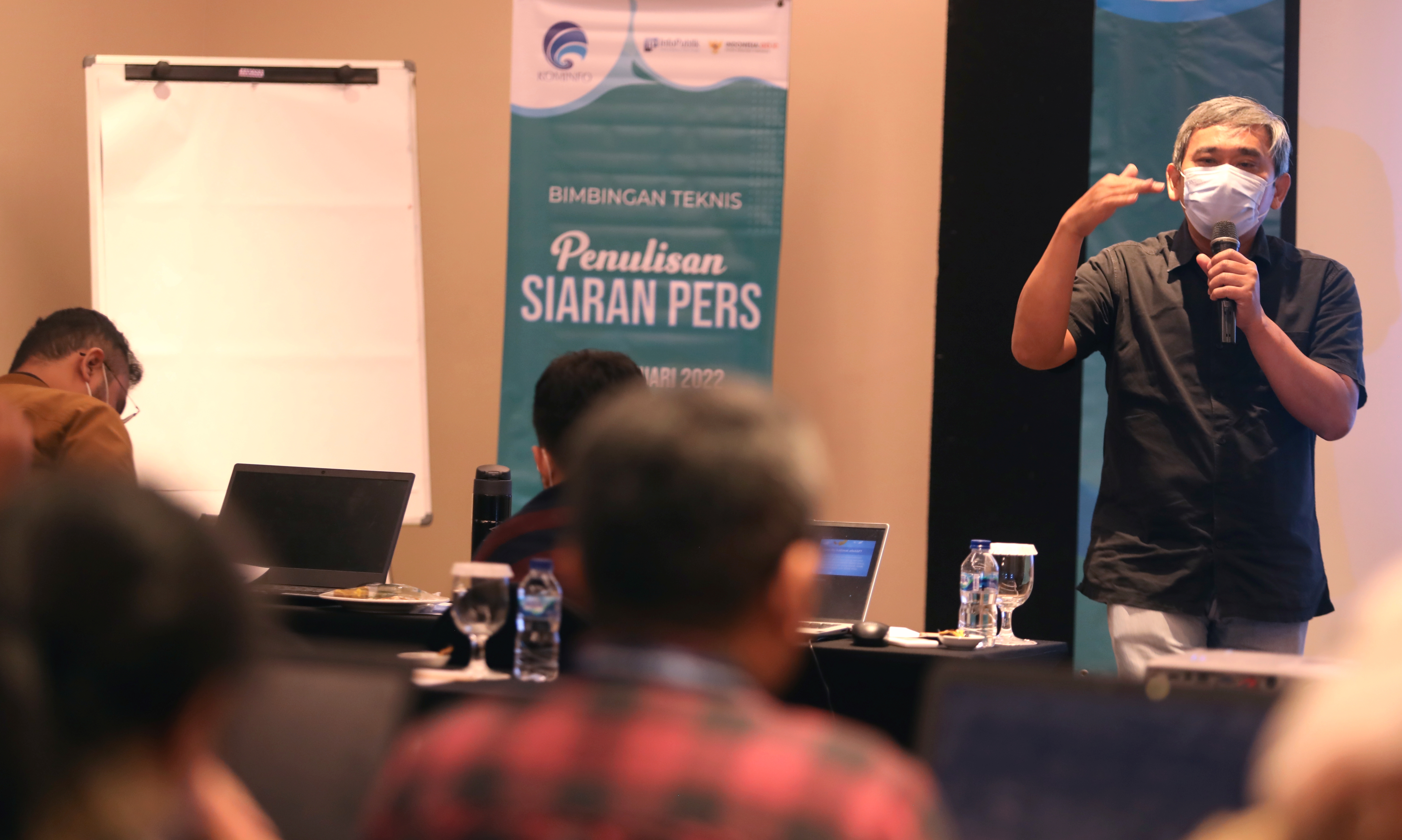 Pemateri siaran pers 