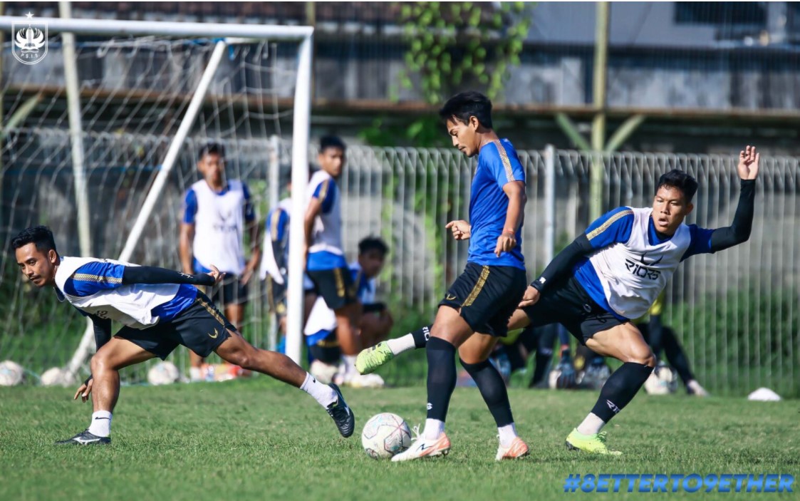 Sesi latihan PSIS
