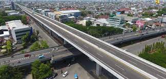 Jalan Tol Layang Andi Pangeran (AP) Pettarani Kota Makassar, Sulawesi Selatan.  