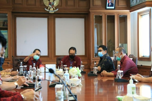 Suasana Silatutahmi Industri Perbankan, Kepala Bank Indonesia Perwakilan Bali, Trisno Nugroho, Wagub Bali Tjokorda Oka Artha Ardhana Sukowat