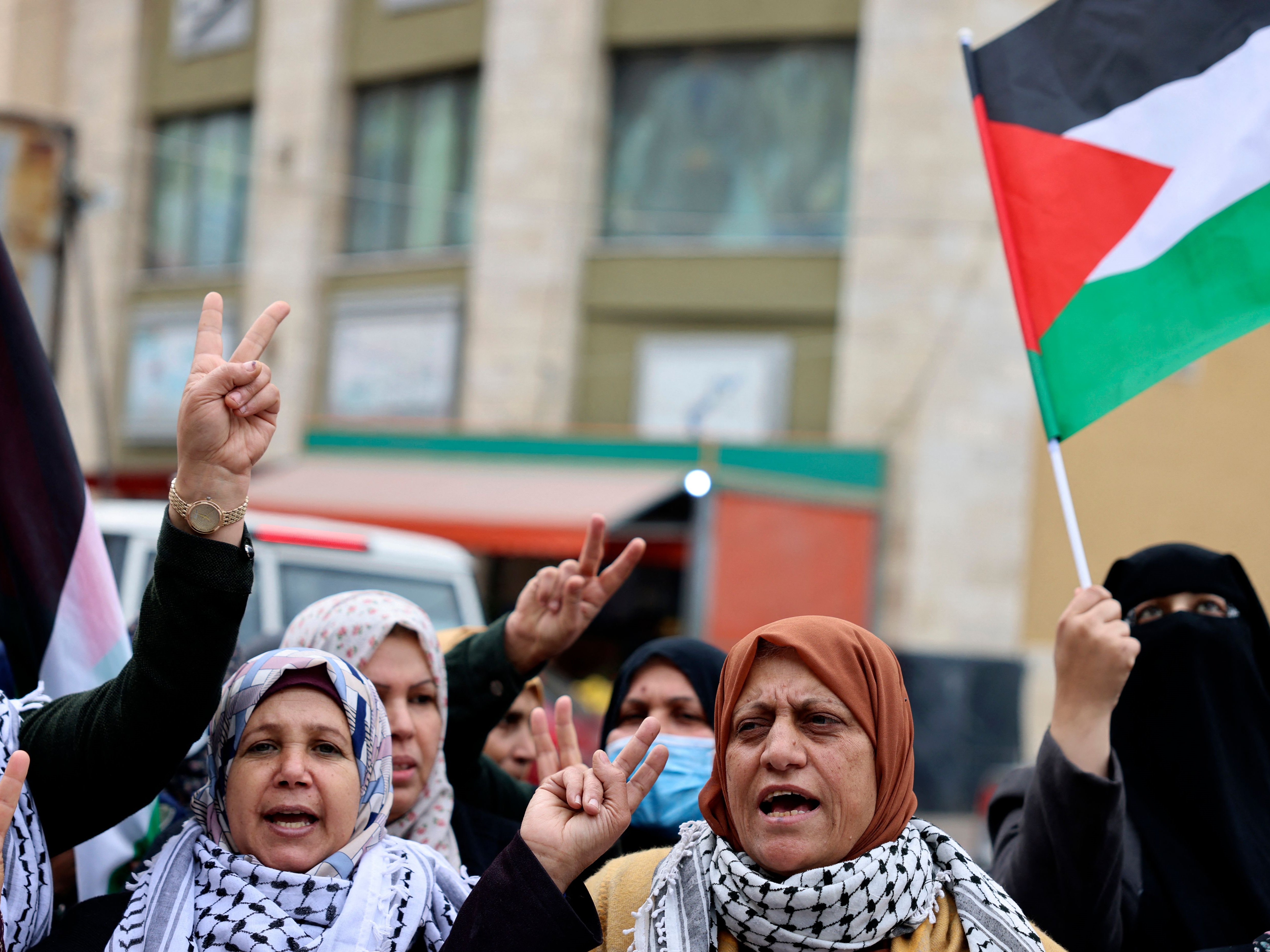 Israel Paksa Dua Keluarga Palestina Hancurkan Rumah Sendiri