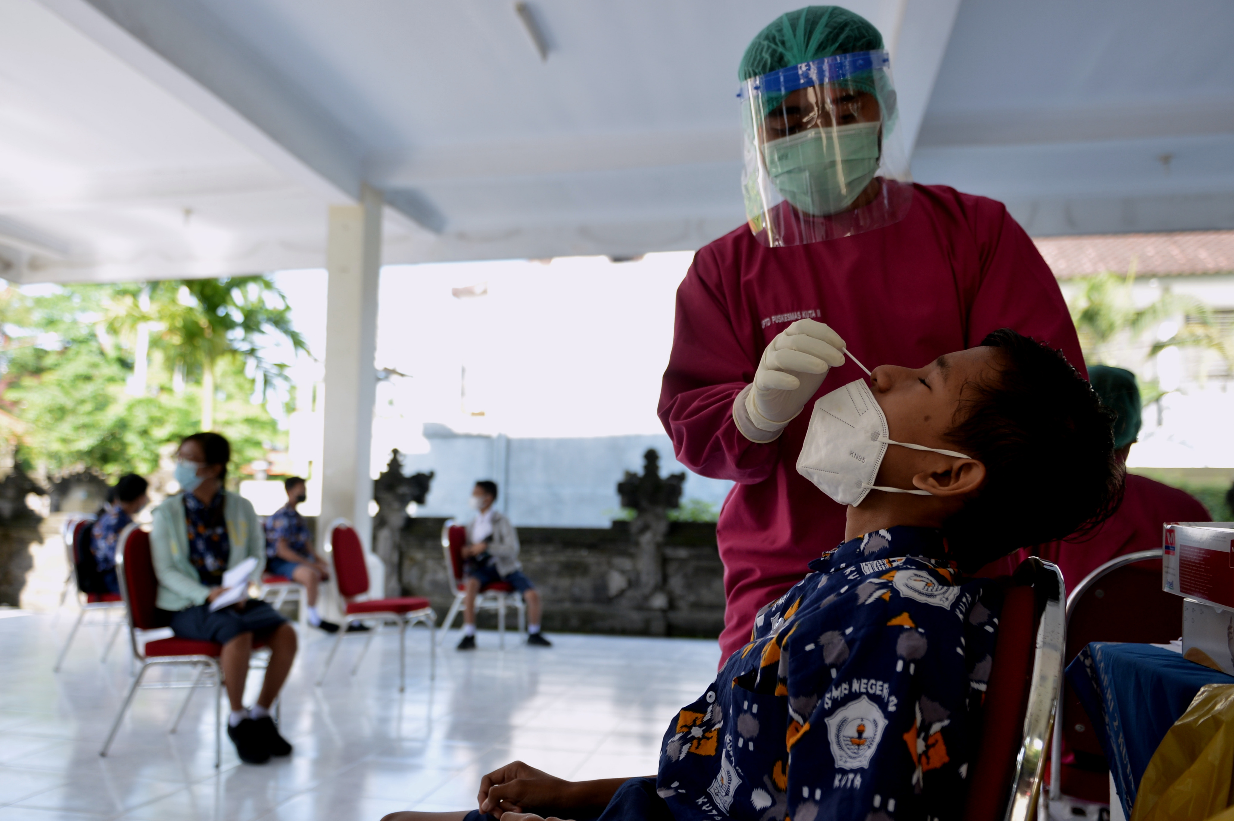 Cegah Omikron, SMPN 7 Kota Bekasi Lakukan Tes Swab Antigen