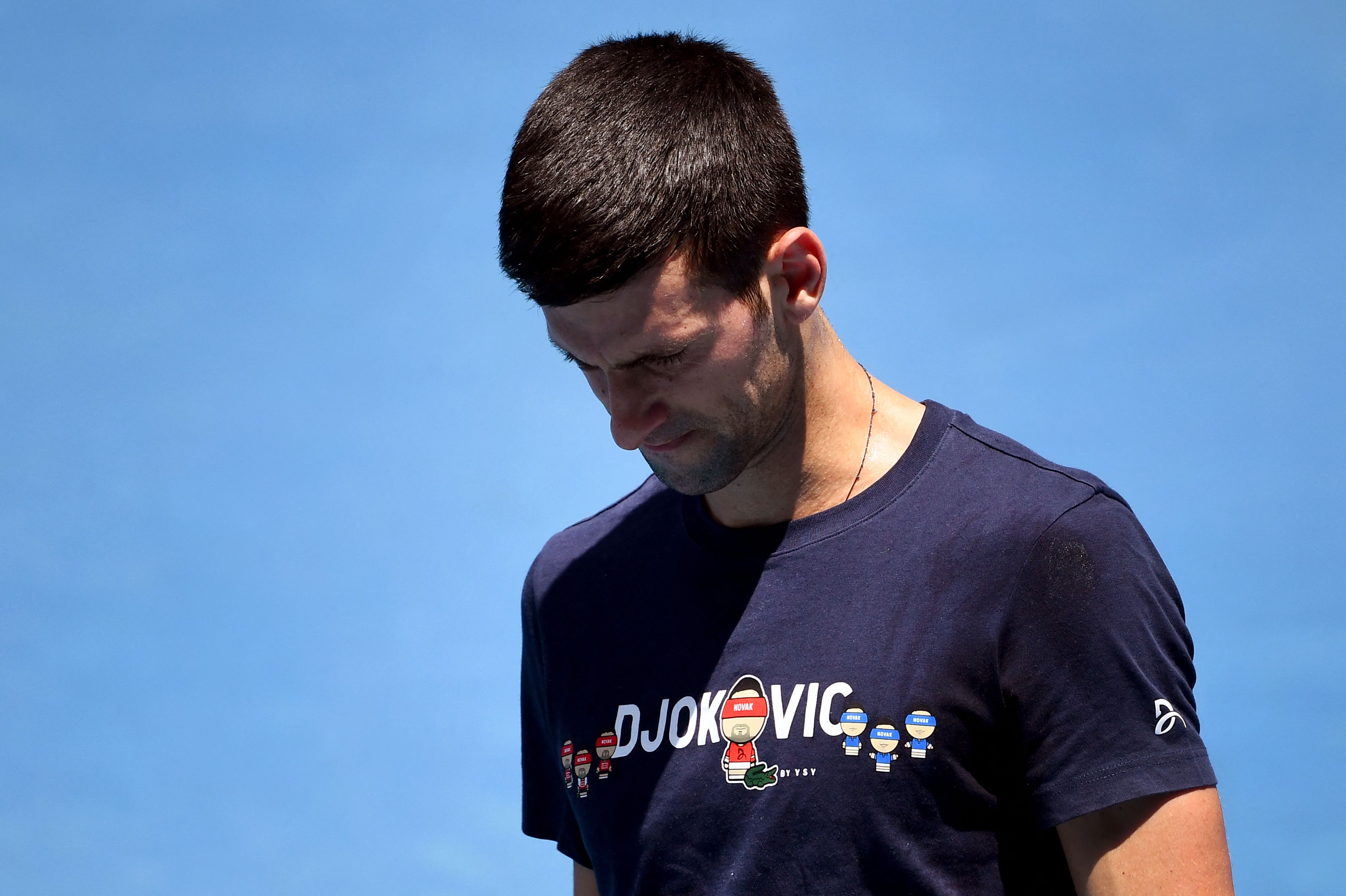 Petenis Serbia Novak Djokovic masih sempat berlatih pada Rabu (12/1) di Melbourne untuk menghadapi Australia Terbuka 2022. 