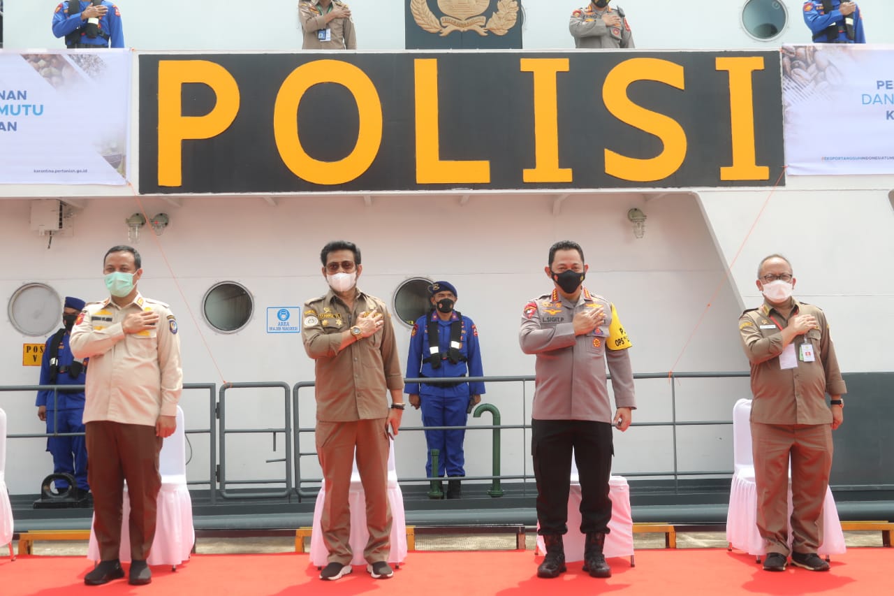 Mentan melepas ekspor pertanian tutup tahun 2021 bersama Kapolri Jenderal Listyo Sigit Prabowo dan Plt Gubernur Sulsel Andi Sudirman.