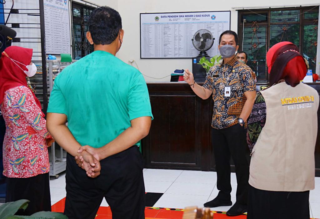  Bupati Kudus Hartopo saat melakukan sidak di sekolah dalam memastikan protokol kesehatan