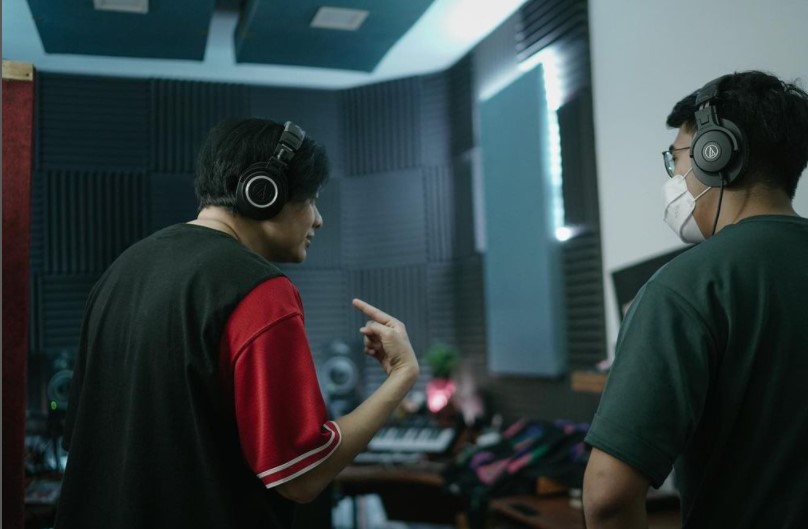 Proses pembuatan lagu Sampai Akhir Zaman yang dinyanyikan Armand Maulana