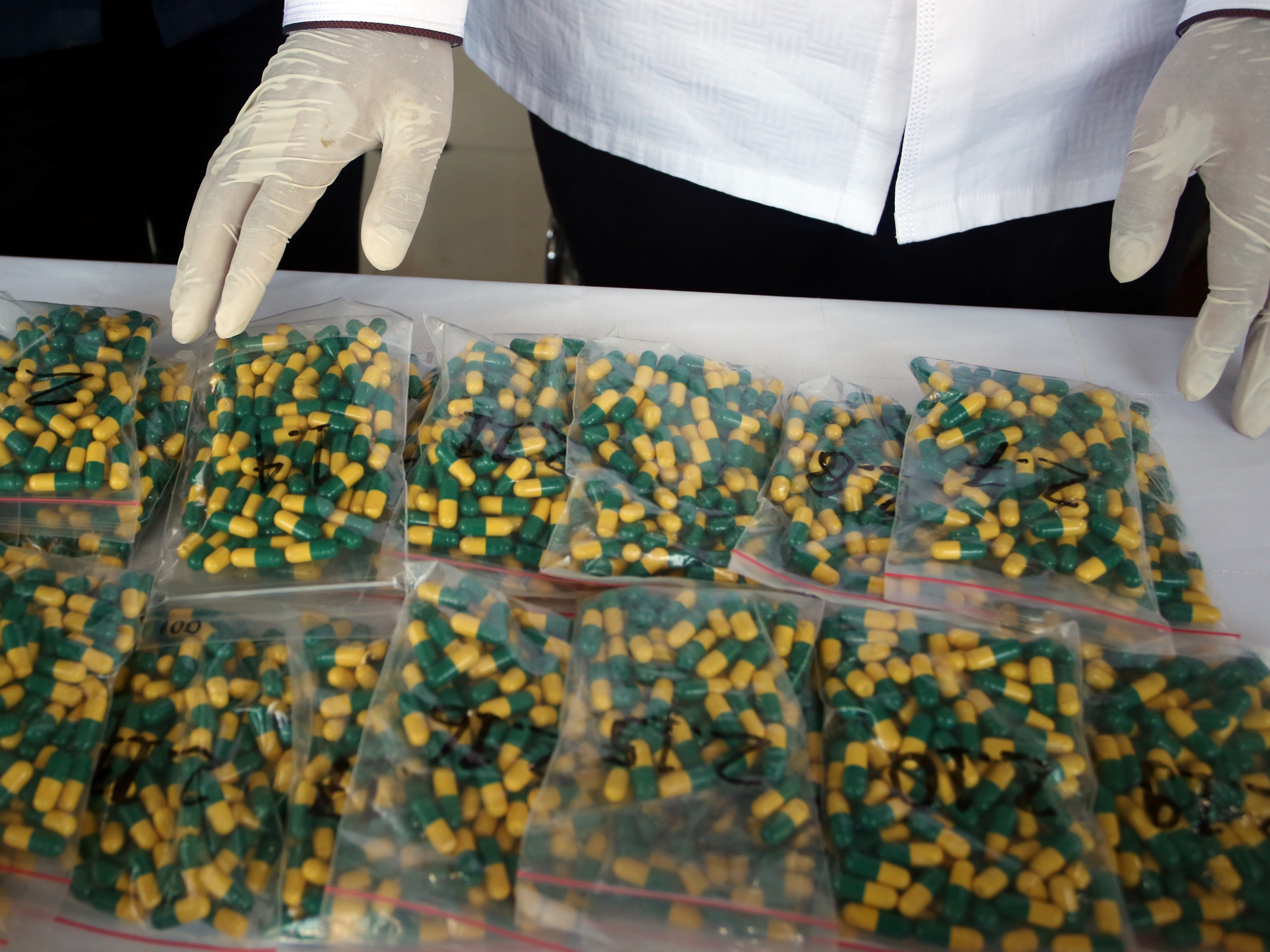 Ilustrasi pil ekstasi.